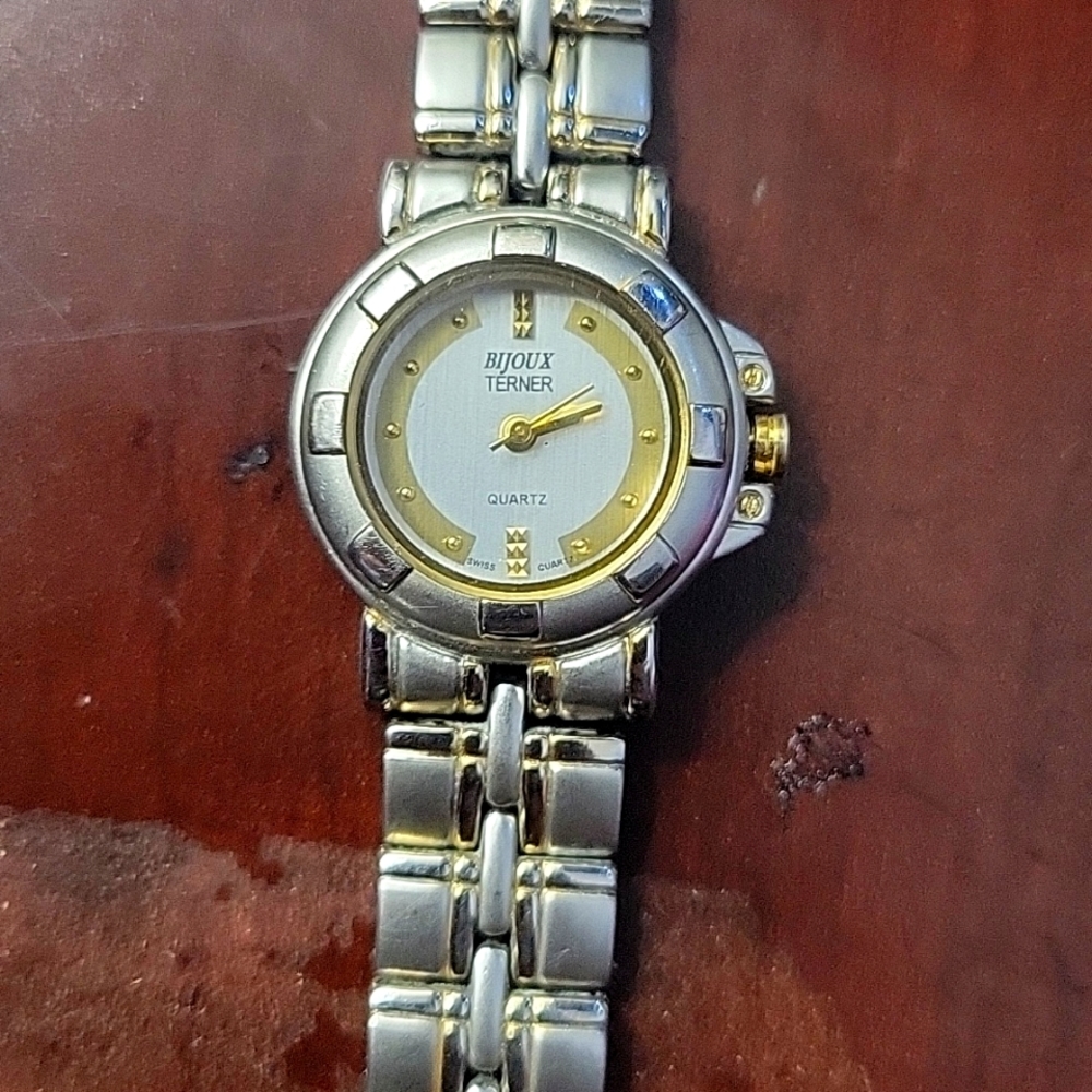Bijoux terner Womens watch very beautiful style